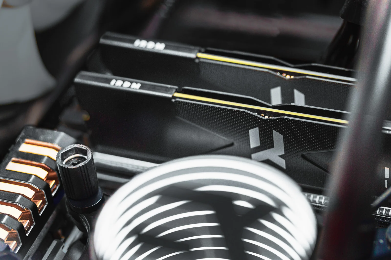 GOODRAM IRDM 32GB (2x16GB) DDR5-8000 CL36 Kit de memorie negru — Fotografia 7 din 7