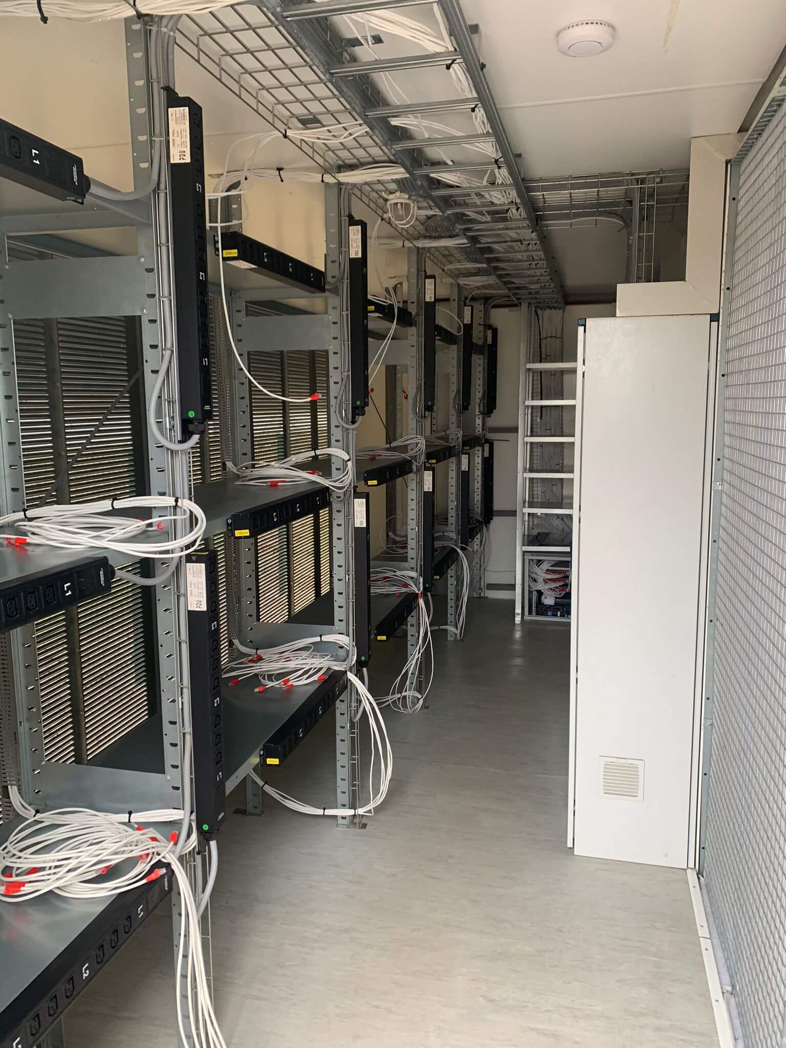 MineBox 500 Express – 486kW Mobile Mining Farm | 20ft Contai